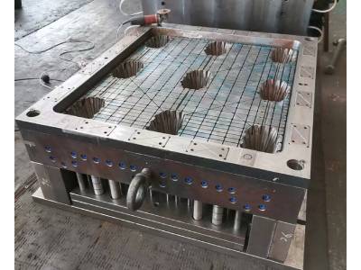 Nine Feet Pallet Mold