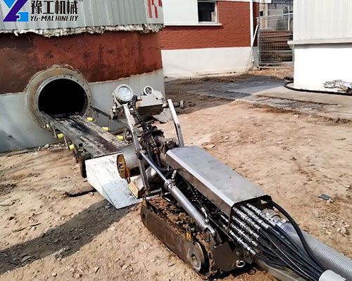 YG450 robotic dredge pumping sludge from an industrial tank